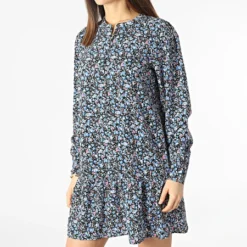 ONLY Robe Manches Longues Femme Piper Noir Bleu Floral 8 ONLY Robe Manches Longues Femme Piper Noir Bleu Floral -Promos Sublisane Magasin only 300328 15247367 BLACK POWDER BLUE 20220201T162107 03
