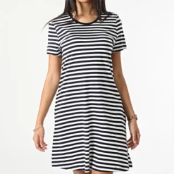 ONLY Robe Tee Shirt Femme Pocket Stripe Bleu Marine Blanc -Promos Sublisane Magasin only 313566 15252604 NIGHT SKY CLOUD DANCER 20220412T144005 03