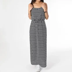 ONLY Robe Femme Winner Noir Blanc -Promos Sublisane Magasin only 369332 15177381 BLACK GRAPHIC 20230512T152832 03