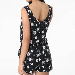 Vero Moda Robe Femme Playsuit Noir Floral -Promos Sublisane Magasin vero moda 313612 10264679 BLACK NIKI 20220415T154703 04