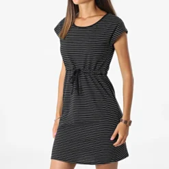 Vero Moda Robe Femme A Rayures 10198244 Noir -Promos Sublisane Magasin vero moda 320109 10198244 BLACK SNOW REB 20220601T123648 03